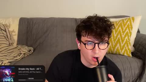 Snapshot of nigelhart chatting on 12/29/24, 10:57 Nigel Hart online show from 12/29/24, 10:57