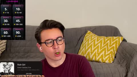 Snapshot of nigelhart chatting on 12/31/24, 02:19 Nigel Hart online show from 12/31/24, 02:19