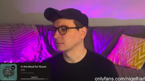 Snapshot of nigelhart chatting on 02/04/25, 01:02 Nigel Hart online show from 02/04/25, 01:02