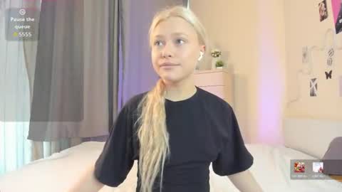 Hannah help me get 50 thumbs up online show from 07/02/26, 05:13