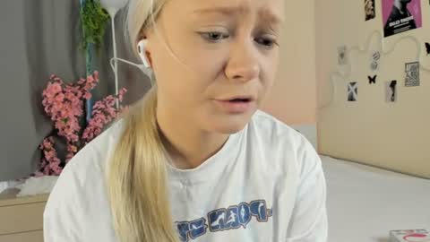 Hannah help me get 50 thumbs up online show from 07/15/26, 05:23