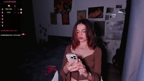 Snapshot of nightfloatt chatting on 06/26/26, 07:18 Daisy online show from 06/26/26, 07:18