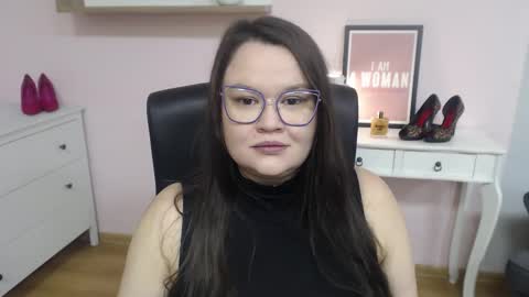 Snapshot of nightholly chatting on 02/12/26, 06:08 Holly online show from 02/12/26, 06:08