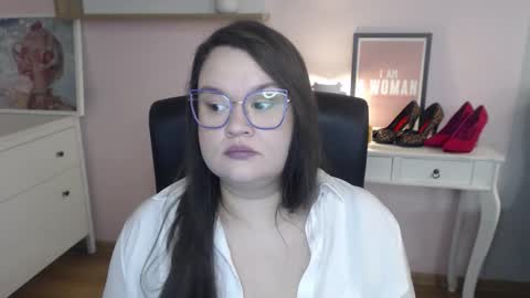 Snapshot of nightholly chatting on 02/13/26, 07:15 Holly online show from 02/13/26, 07:15