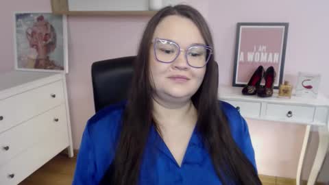 Snapshot of nightholly chatting on 02/18/26, 05:36 Holly online show from 02/18/26, 05:36