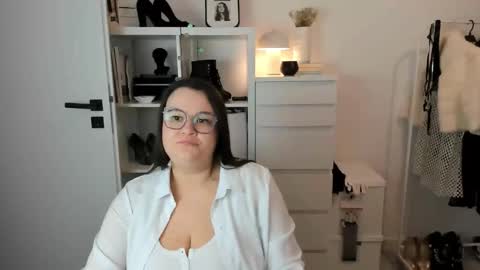 Snapshot of nightholly chatting on 02/28/26, 08:21 Holly online show from 02/28/26, 08:21