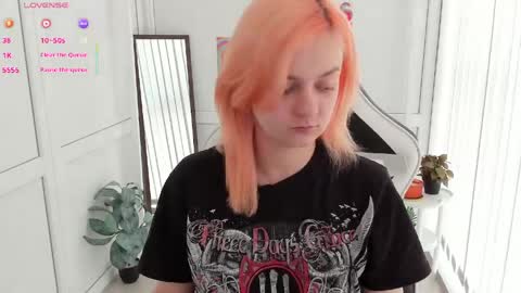 Snapshot of nightleaf_ chatting on 05/18/26, 12:22 Bestie online show from 05/18/26, 12:22