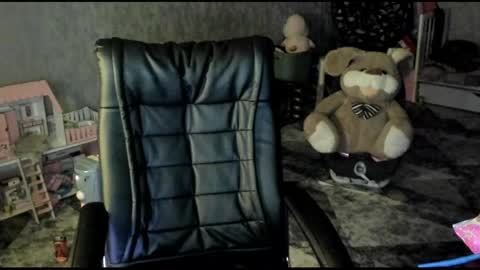 nigo_nika online show from 04/23/26, 09:39