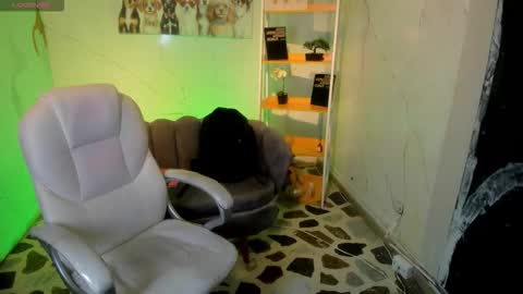 Anni online show from 10/17/25, 09:28