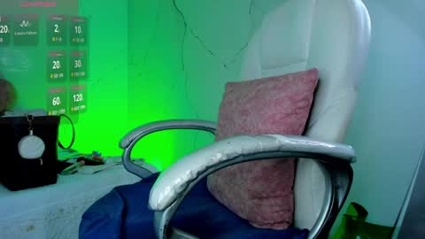 Anni online show from 04/11/26, 07:45