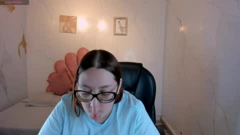 Snapshot of niickyjones chatting on 05/08/26, 11:32 Anni online show from 05/08/26, 11:32