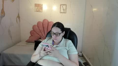 Snapshot of niickyjones chatting on 06/05/26, 04:30 Anni online show from 06/05/26, 04:30