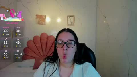 Snapshot of niickyjones chatting on 07/26/26, 10:38 Anni online show from 07/26/26, 10:38