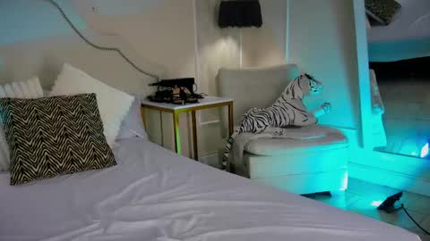 nicole online show from 04/23/26, 04:31