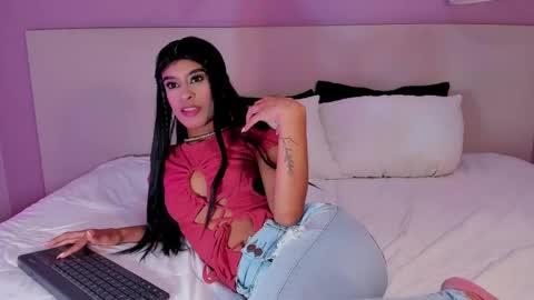 Nicole Leroy online show from 04/18/26, 08:42