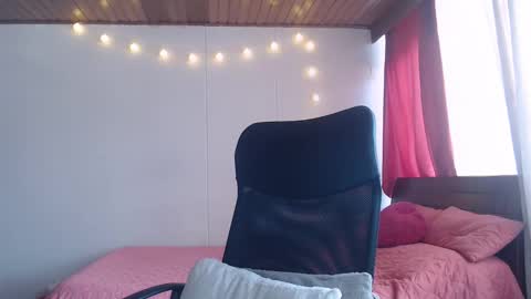 Snapshot of niina_jones chatting on 01/07/25, 02:41 Niina Jones online show from 01/07/25, 02:41