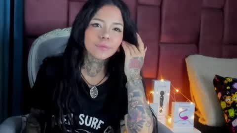 Snapshot of niinaink chatting on 01/31/25, 11:56 NINAINK online show from 01/31/25, 11:56