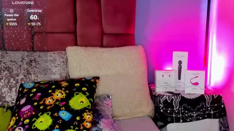 Snapshot of niinaink chatting on 02/18/25, 07:52 NINAINK online show from 02/18/25, 07:52