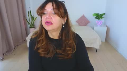 Snapshot of nika_light chatting on 11/17/25, 11:16 Nika light online show from 11/17/25, 11:16