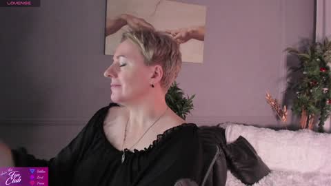 Snapshot of nika_smit chatting on 01/05/25, 02:30 Nika online show from 01/05/25, 02:30