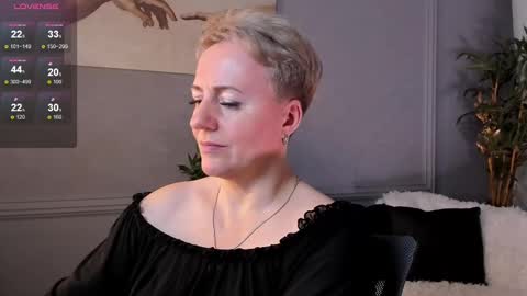 Snapshot of nika_smit chatting on 03/05/25, 08:43 Nika online show from 03/05/25, 08:43