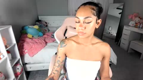 Snapshot of nikayasworld chatting on 06/15/26, 02:58 nikayasworld online show from 06/15/26, 02:58