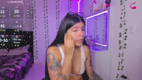 Niki online show from 11/22/25, 06:51