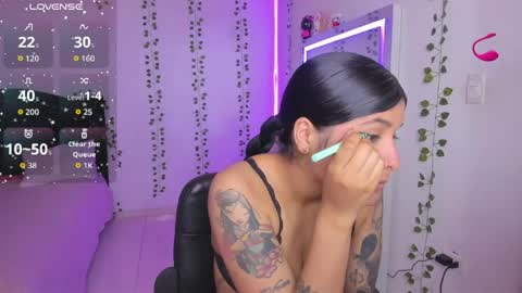 Snapshot of nikibryce_ chatting on 05/08/26, 12:49 Niki online show from 05/08/26, 12:49