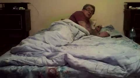 nikibutt19701970 online show from 11/17/25, 09:09