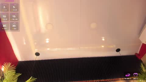 nikii_white online show from 12/18/24, 04:53