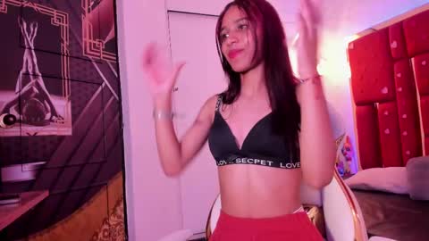 Snapshot of nikiita_babyx chatting on 02/20/25, 01:25 Abril online show from 02/20/25, 01:25