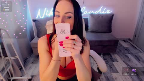 nikki_blondiee online show from 01/22/25, 07:03