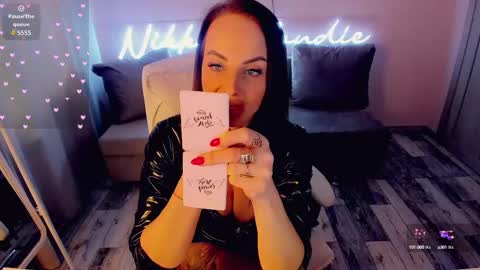 nikki_blondiee online show from 02/13/25, 07:56