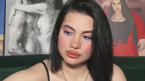 Nikki Kardashian online show from 09/24/25, 04:54