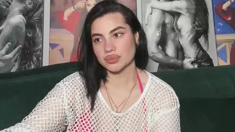 Nikki Kardashian online show from 10/13/25, 10:32