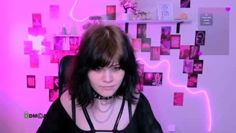 nikki_kiss_ online show from 04/23/26, 12:29