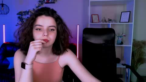 nikki_kiss_ online show from 06/01/26, 08:27