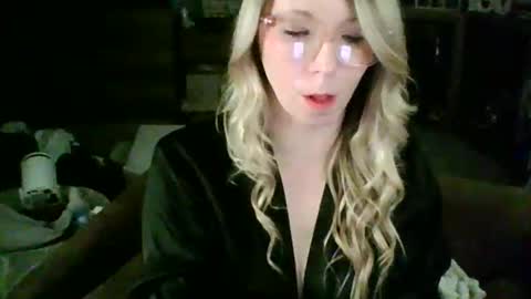 nikkib653466 online show from 02/19/26, 12:28