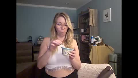 nikkib653466 online show from 04/15/26, 09:37