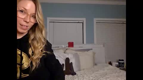 nikkib653466 online show from 04/19/26, 03:39