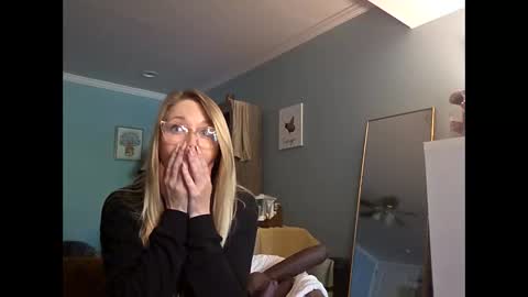 nikkib653466 online show from 04/24/26, 05:37