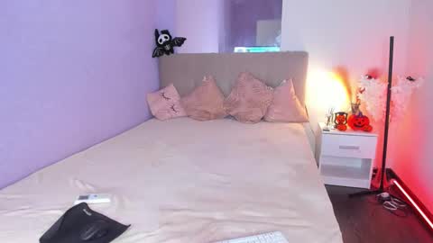 Nikki online show from 10/21/25, 07:58