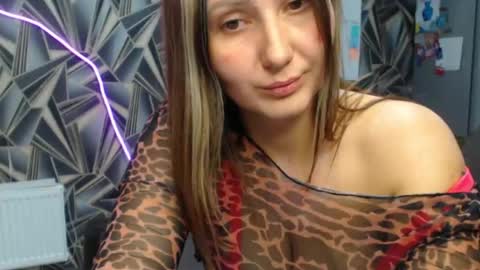 nikkikiss___ online show from 04/18/26, 07:58