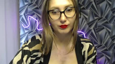 nikkikiss___ online show from 05/15/26, 11:45