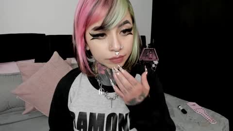 Nikki Ramone   online show from 01/03/25, 03:01