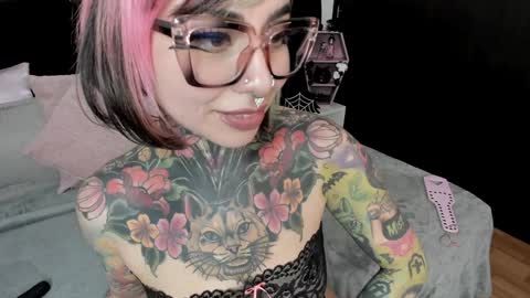 Nikki Ramone   online show from 01/04/25, 05:58