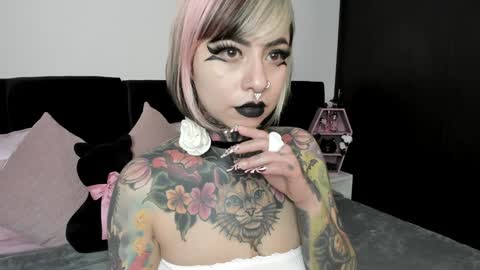 Nikki Ramone   online show from 01/08/25, 12:05