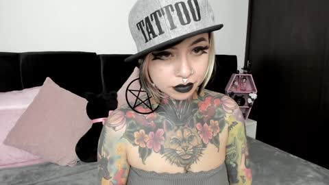 Nikki Ramone   online show from 01/10/25, 06:17