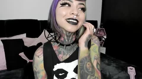 Nikki Ramone   online show from 02/15/25, 09:15