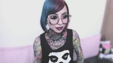 Nikki Ramone   online show from 09/25/25, 10:57